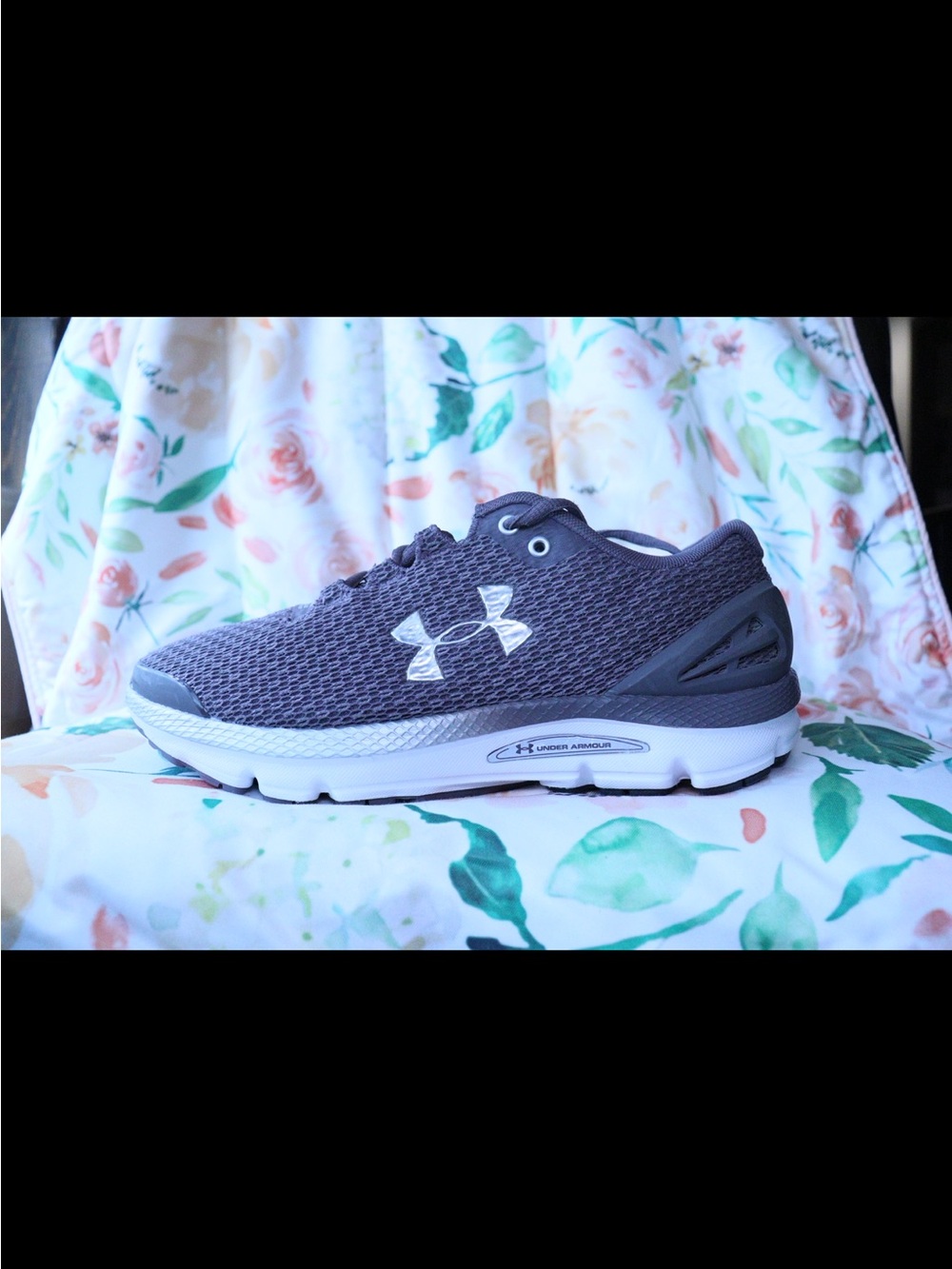Like new Under Armour women’s  Gray Mesh Running Shoes
